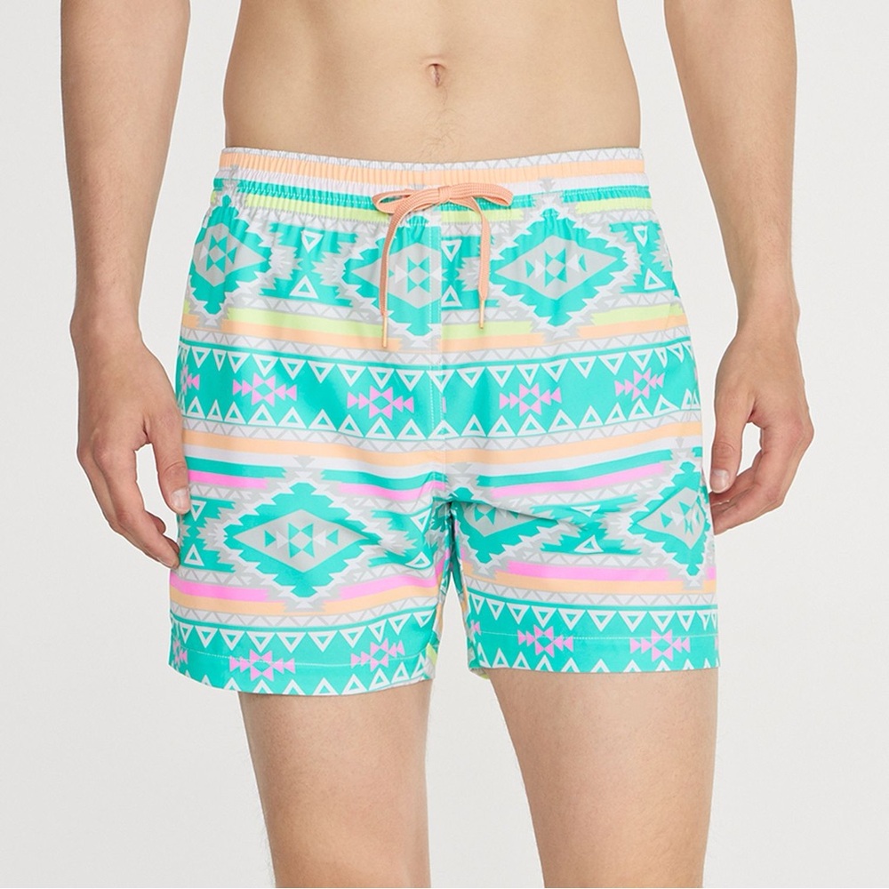 Chubbies “The En Fuego” Swim Trunks XL 5.5” Inseam Pastel Aztec‎ Print